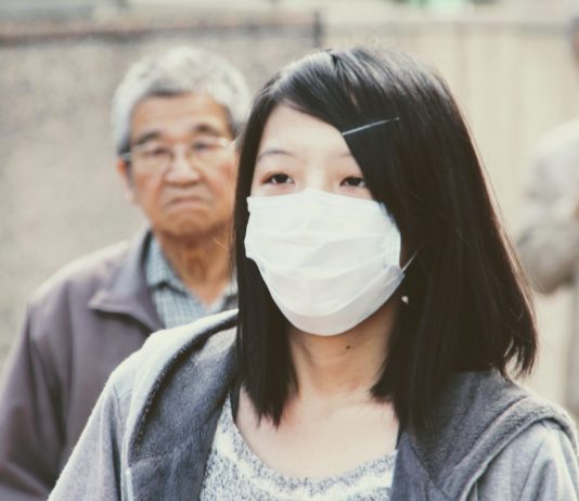 Covid-19: Europa über neue Variante BF.7 aus China besorgt – Gesundheitsbeschränkungen vorbereitet Corona_Maske_China