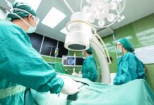 Irrtum im Operationssaal – Wie einem Patienten in Créteil das falsche Organ entfernt wurde Krankenhaus_Operationssaal