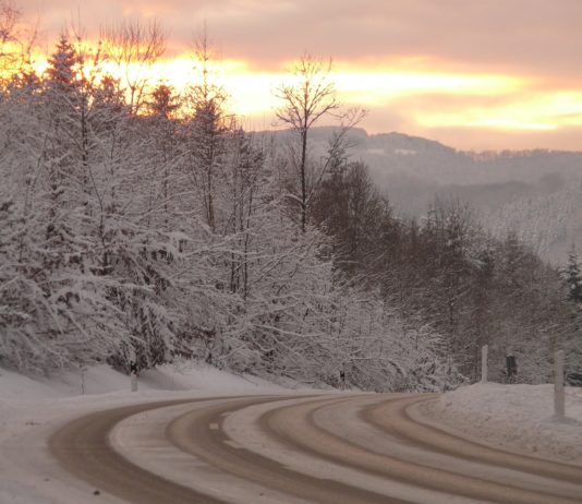 Kältewelle in Frankreich: Nationalstraße 118 vorsorglich gesperrt Glatteis_Strasse