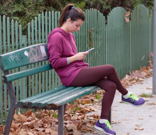 Telefonie: Die SMS-Nachricht wird dreißig Jahre alt Frau_SMS