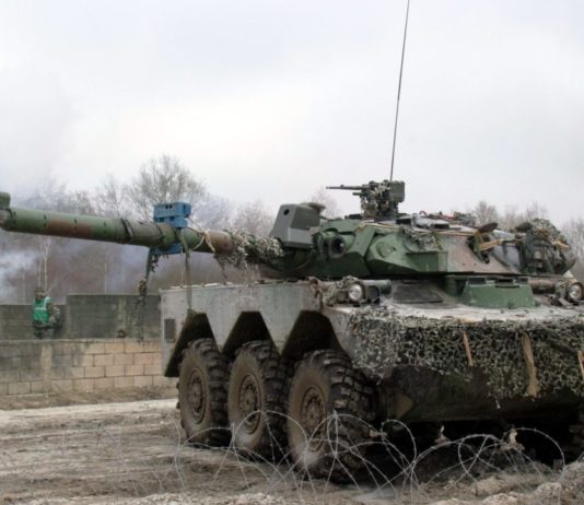 Ukraine-Krieg: Macron verspricht Selenskyj leichte Kampfpanzer AMX-10-RC