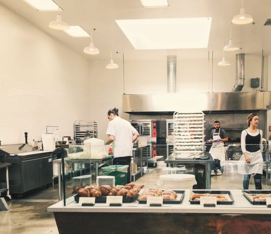 Strompreise: Kleine Unternehmen können jetzt die Verträge mit ihren Anbietern neu verhandeln Bäckerei