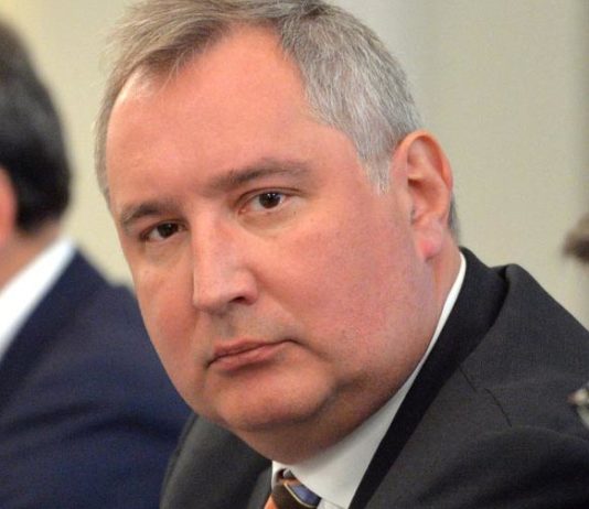 Emmanuel Macron erhält geschmackloses Geschenk von Ex-Chef der russischen Raumfahrtbehörde Dmitri-Rogosin_2015