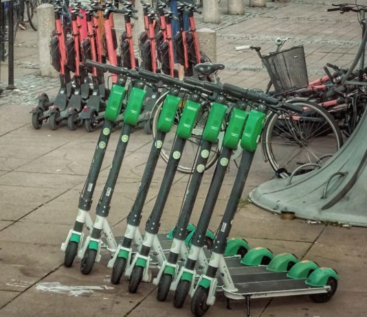 Anne Hidalgo: Pariser Bürger können bald über Verbot von Miet-E-Rollern abstimmen E-Roller