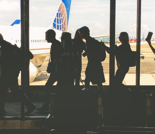 Olivier Véran: Einer von drei Covid-Tests bei Passagieren aus China ist positiv Flughafen_Illustration