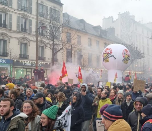 Rentenreform auf Eis: Frankreich ringt zwischen Erleichterung und Misstrauen Protest_Demonstration_Paris
