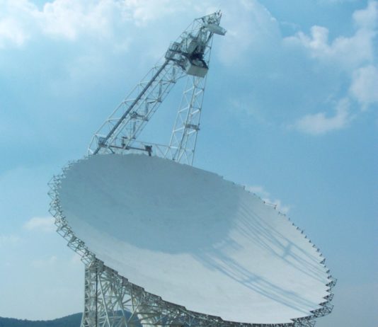 Außerirdisches Leben: Wissenschaftler entdecken „interessante“ Radiosignale Green_Bank_Telescope-Wikipedia