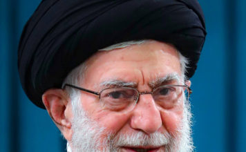 Tod eines Revolutionsführers – Wie der Tod Ali Chameneis die iranische Diaspora in Paris spaltet Ayatollah_Ali_Khamenei