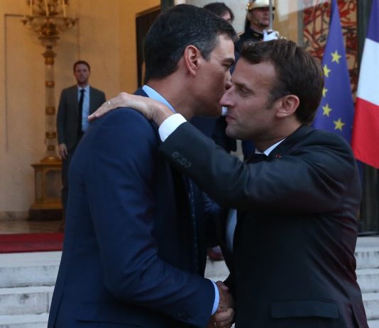 Emmanuel Macron ist am Tag der grossen Streiks gegen die Rentenreform in Spanien Macron-Sánchez_meeting_after_2019_European_election_05