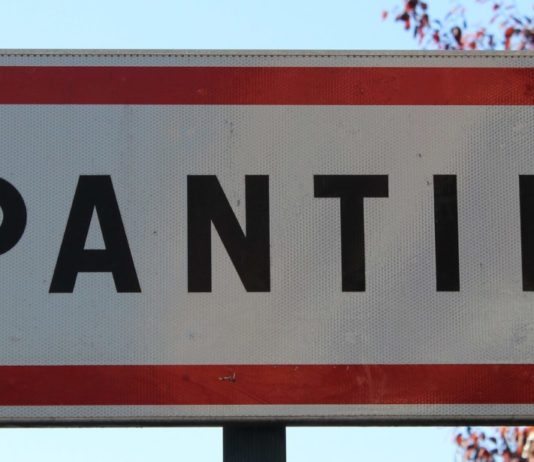 Gleichstellung von Frauen und Männern: 2023 wird die Stadt „Pantin“ in „Pantine“ umbenannt Ortsschild_Pantin