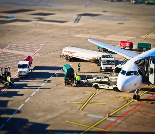 Rentenreform: Wegen Fluglotsenstreiks wird am Donnerstag etwa jeder fünfte Flug in Orly ausfallen Flughafen