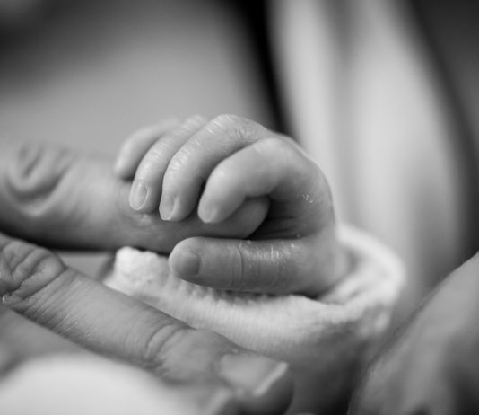 Demografie: Starker Rückgang der Geburtenrate in Frankreich im Jahr 2022 Baby_Geburt