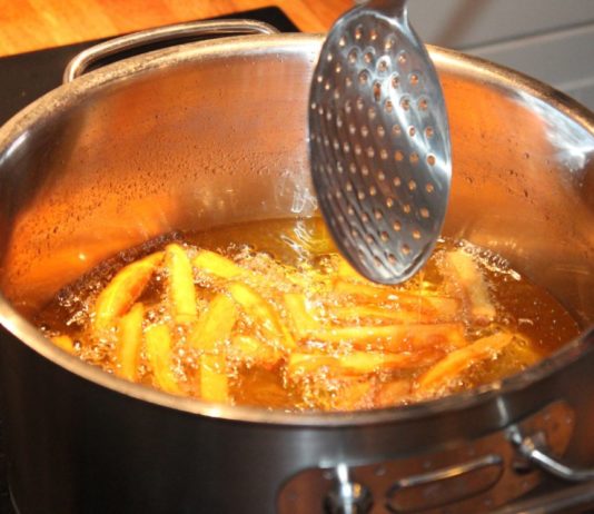 Diesel-Kraftstoff: Mit Frittieröl fahren und sparen Frittieren