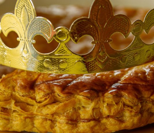 Ein Königreich aus Blätterteig – warum Frankreich am 6. Januar gemeinsam Krone trägt Galette-des-rois