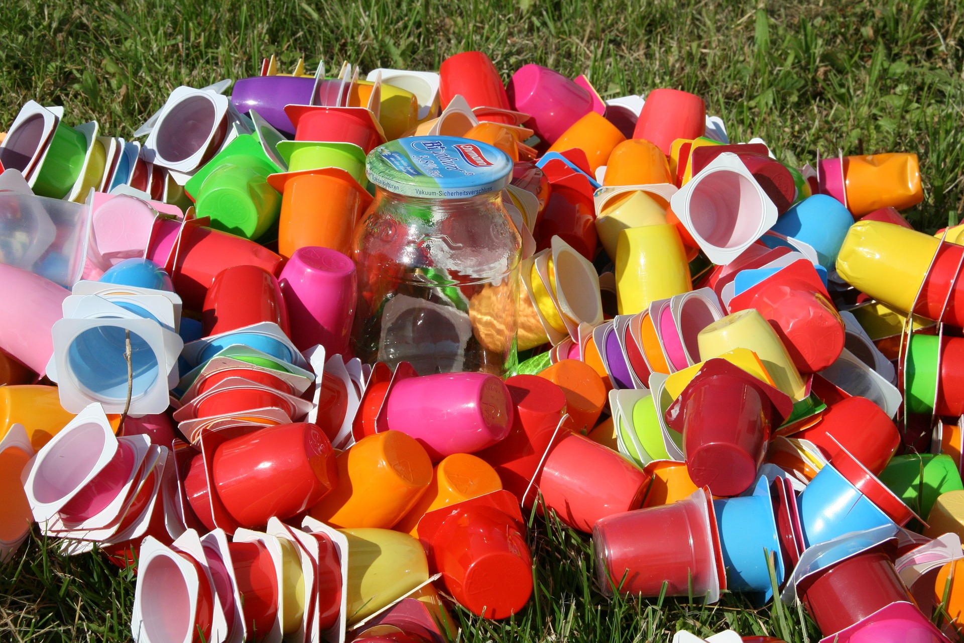 Umwelt : Danone wird von mehreren NGOs wegen Plastikverschmutzung verklagt