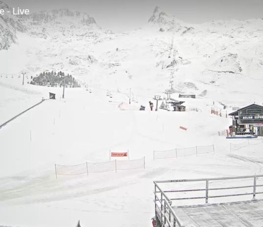Nach sechs Wochen fällt endlich Schnee in den Skigebieten der Pyrenäen Luz-Ardiden-Webcam