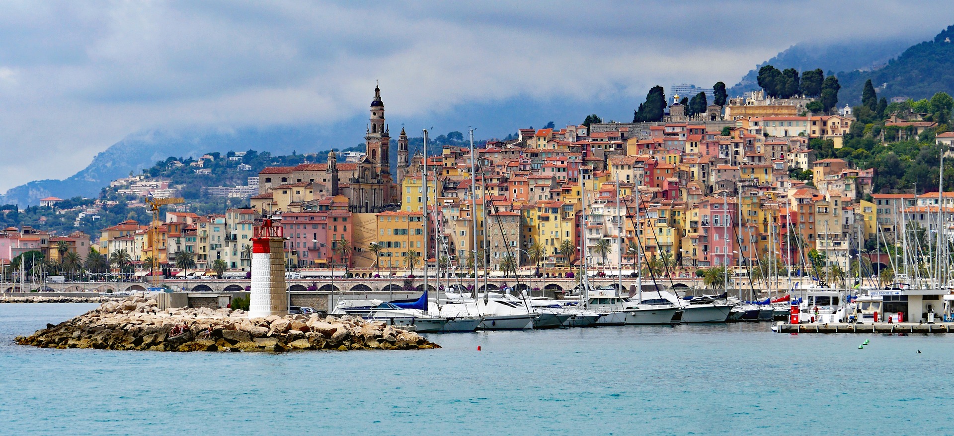 Herbstsonne in Menton: Warum der Oktober hier wie ein zweiter Sommer wirkt