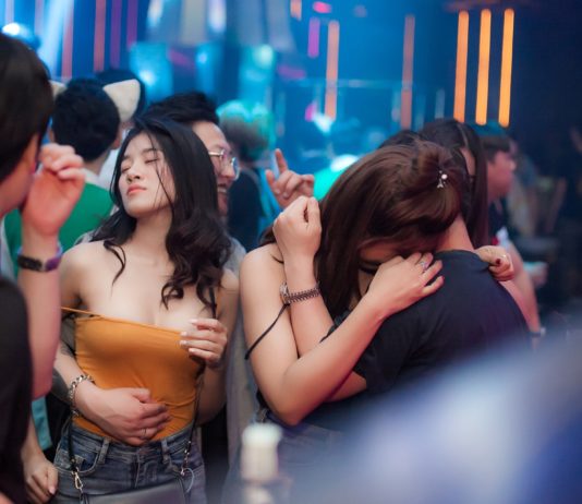 Straßburg: 6 Meningitis-Fälle entdeckt – einer verlief tödlich. Jugendliche zur Impfung aufgerufen. Nachtklub_Diskothek