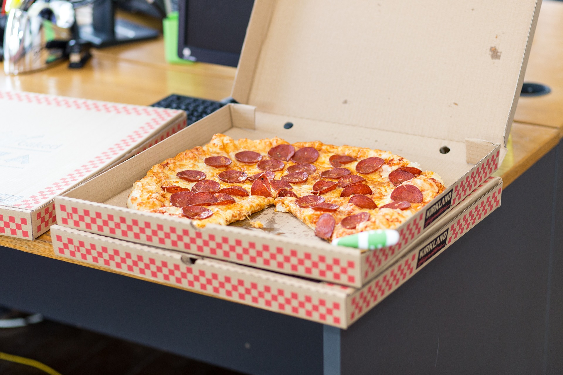 Pizzakette führt wiederverwendbare Boxen für Pizzas zum Mitnehmen ein