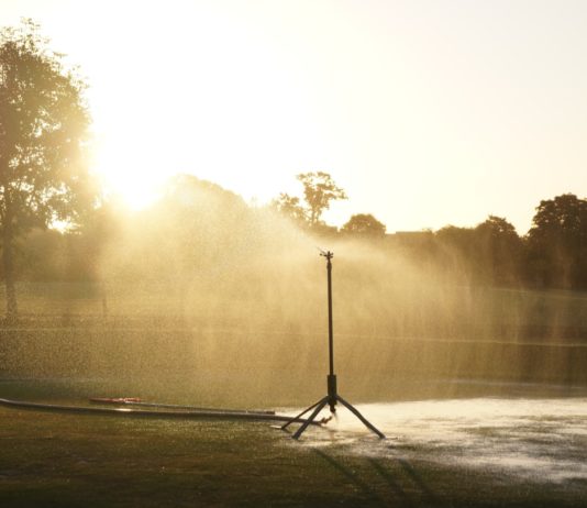 Wasserknappheit: In Sainte-Maxime wird der Golfplatz mit wiederaufbereitetem Abwasser bewässert Golfplatz_Bewässerung