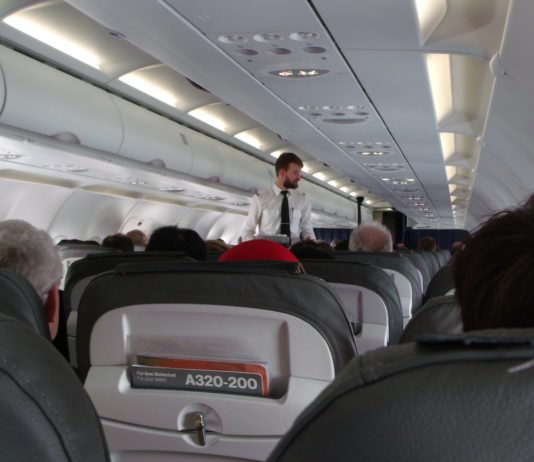 Glasscheibe eines Airbus reisst im Flug – Pilot dreht über Toulouse um Airbus_A320-200