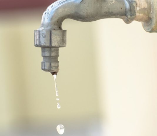 Wasserknappheit: 6 Gemeinden im Puy-de-Dôme werden noch immer mit Tankwagen versorgt Wasserhahn