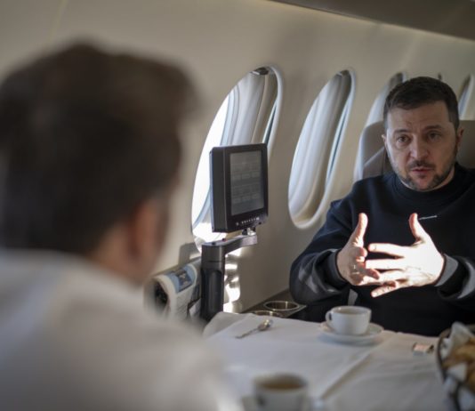 Ukraine-Krieg: Für Macron sind Flugzeuglieferungen „in den kommenden Wochen“ unmöglich Macron_Selenskyj_Flugzeug