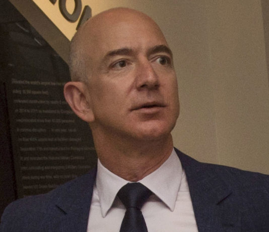 Emmanuel Macron nimmt Jeff Bezos in Ehrenlegion auf – empörte Reaktionen von der Linken Jeff_Bezos