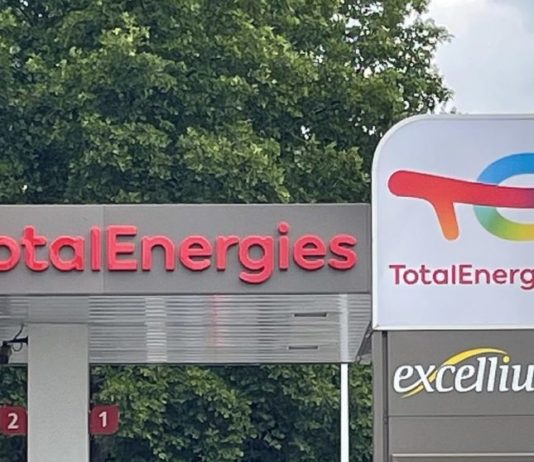 Französischer Ölkonzern TotalEnergies wegen Untätigkeit beim Klimaschutz vor Gericht TotalEnergies_Tankstelle_Wiki