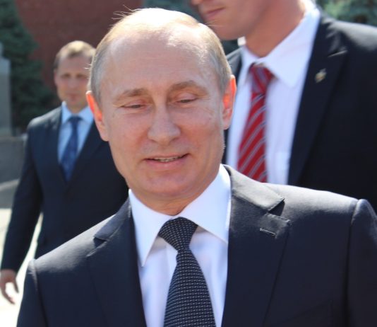 Wird Emmanuel Macron Wladimir Putin den Orden der Ehrenlegion wieder entziehen? Wladimir_Putin