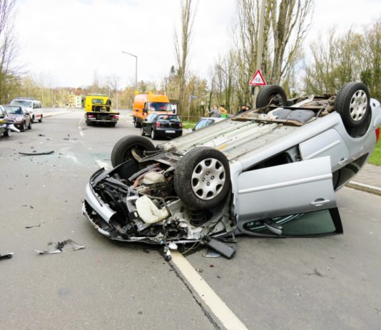 Zahl der Unfälle mit Personenschaden durch Fahrer ohne Versicherung ist in fünf Jahren um 44% gestiegen Verkehrsunfall