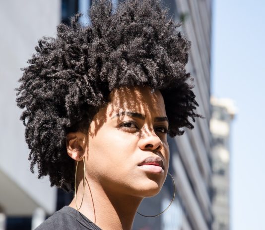 Rassismus: 91% der in Frankreich lebenden schwarzen Menschen fühlen sich diskriminiert Rassismus