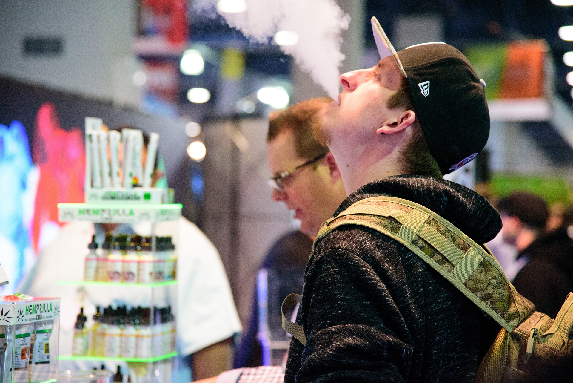 Rauchen: Aromen in Einweg-Vaporizern sorgen für Diskussionen