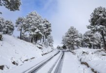 Glatteis, Schnee und Stillstand – wie der Winter Frankreichs Regionen am Mittwoch ausbremst Schnee_Strasse