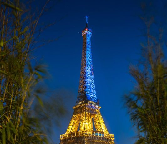 1 Jahr Ukraine-Krieg: Der Eiffelturm wird am Donnerstag in den Farben der Ukraine leuchten Eiffelturm_Ukraine