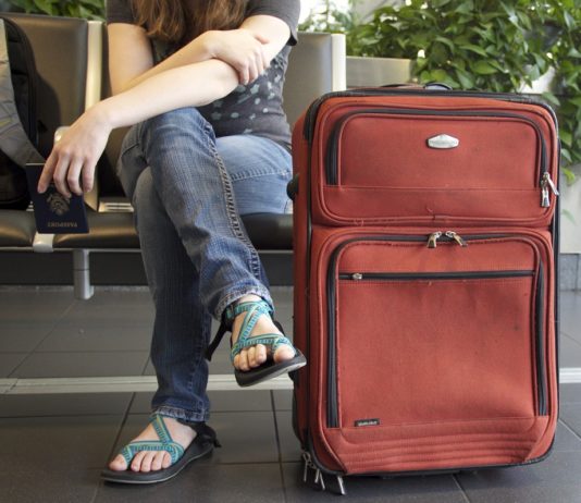 Flugreisen: Kommt das Ende der 100-ml-Regel für Flüssigkeiten im Handgepäck? Flugreise_Koffer