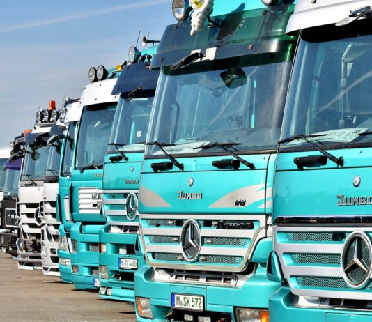 Verkehr: EU-Kommission will bis 2040 die umweltschädlichsten LKWs verbieten Mercedes_Truck_LKW