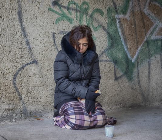 Stiftung Abbé Pierre: Wohnungsnot steigt in Frankreich Obdachlos_Armut