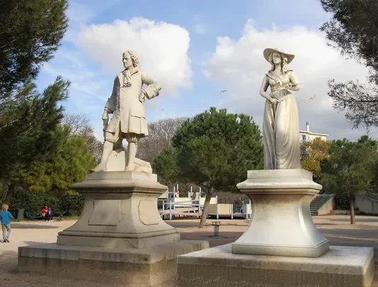 Zum 8. März „installiert“ Snapchat Augmented-Reality-Frauenstatuen in 8 französischen Städten Virtuelle_Statue_Snapchat