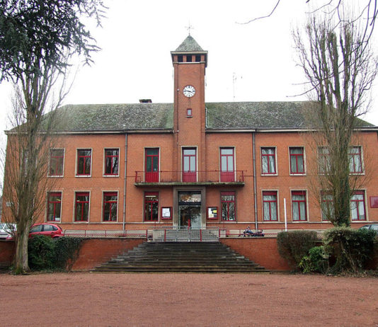 Eine Gemeinde schenkt den Einwohnern 100 Euro, um ihre Stromrechnungen bezahlen können Mairie_Thrith-Saint-Léger_Wiki