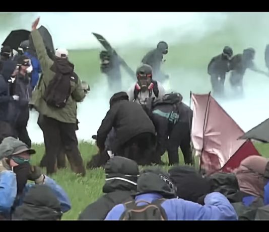 Frankreich: Gewaltsame Zusammenstöße bei Anti-Wasserreservoir-Demonstration in Sainte-Soline Auseinandersetzungen_ Sainte-Soline