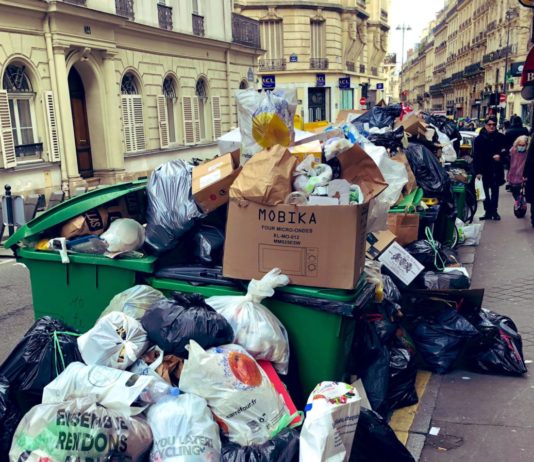 Streik der Müllabfuhr: Bürgermeister des 15. Pariser Arrondissements fordert Zwangsverpflichtung von Personal Muellberge_in_Paris