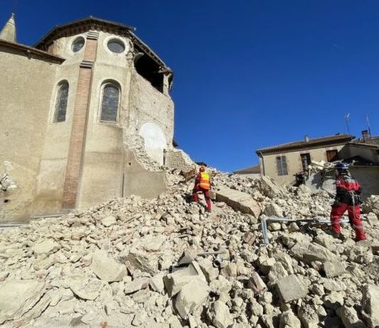 Departement Gers: Spektakulärer Einsturz des Turms der Kirche von Saramon Einsturz_Kirchturm_Saramon
