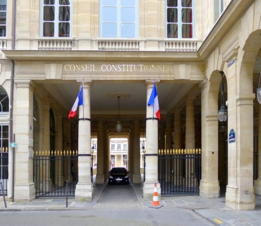 Das umstrittene „Sensible-Jobs“-Verbot des RN: Ein Rückfall in dunkle Zeiten? Conseil_constitutionnel_Paris_Wiki