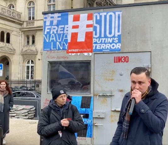 „Wie ein Tier“: Nachbildung von Navalnys Zelle in Paris aufgestellt Zelle_Navalny