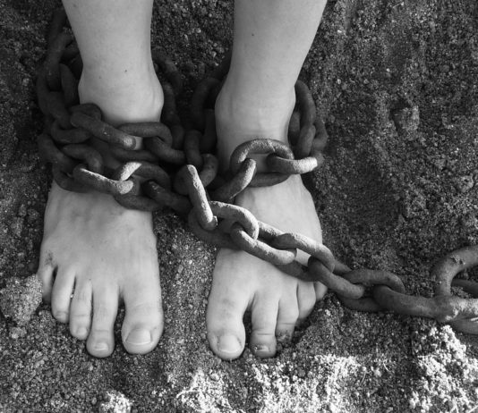 Millionenraub im Morgengrauen – wie ein Paar in der Charente-Maritime zum Ziel professioneller Kryptogangster wurde Entführung_Fessel