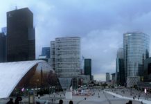 Verdacht auf gigantische Steuerhinterziehung: Durchsuchungen bei fünf Banken in Frankreich Bankenviertel_La_Defense