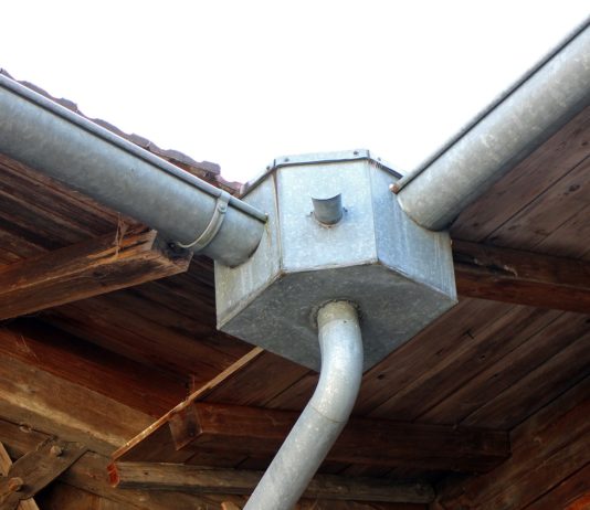 Orléans: Regenwassersammler werden immer beliebter Dachrinne