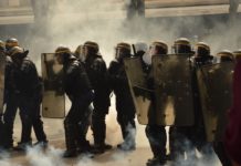 PSG-Feierlichkeiten eskalieren: Frankreich streitet über Polizeieinsätze und öffentliche Sicherheit Polizei_Tränengas