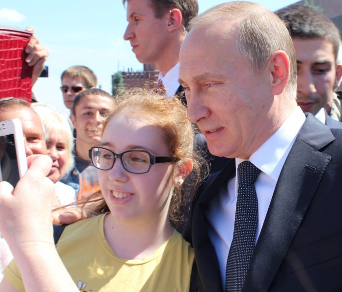 Putin_Selfie_Mädchen